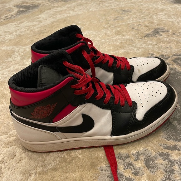 Nike Air Jordan 1 Mid Shoes Gym Red Black Toe White Men's Size 10.5 - Picture 2 of 11